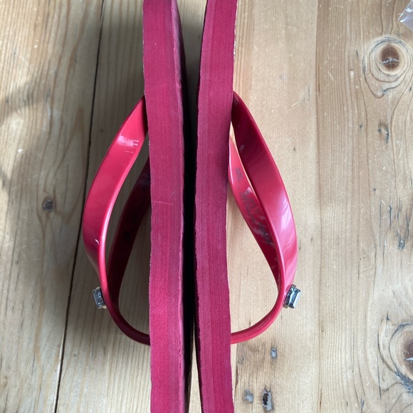 2/$30 Coach Abbigail Red and White Floral Flip Flop Size 5/6 - Picture 4 of 16